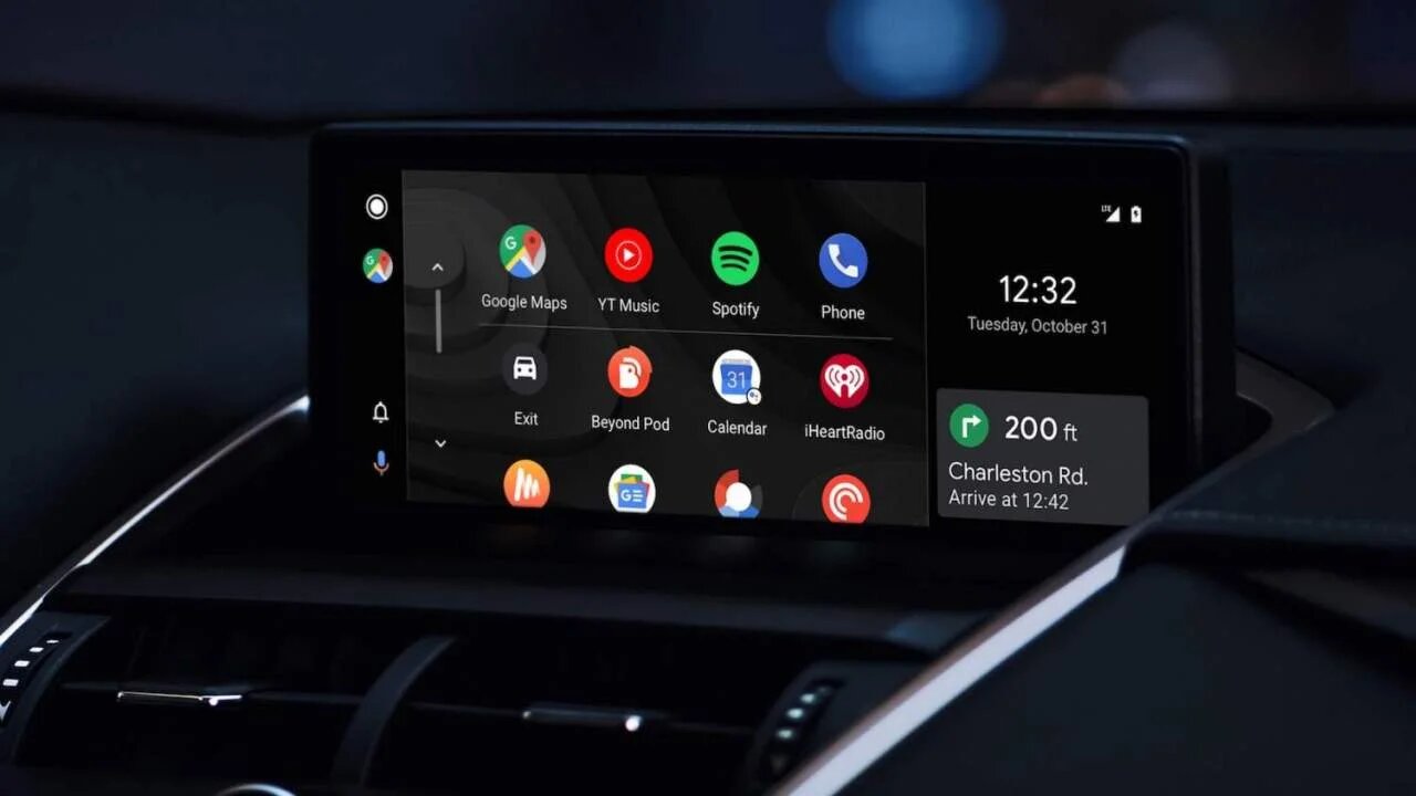 Google Android Auto'ya Yapay Zeka Destekli Mesaj Özeti Özelliğini Ekledi