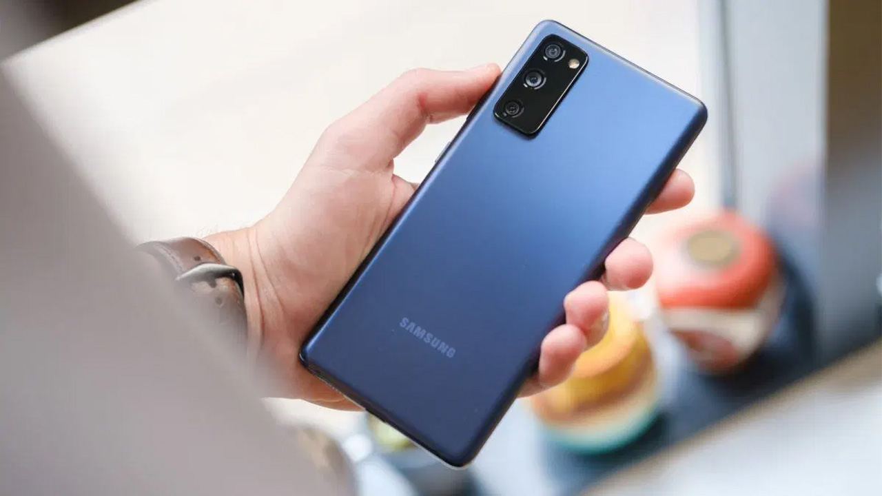Samsung Galaxy S21 FE İçin Mart 2024 Güncellemesi Yayınladı
