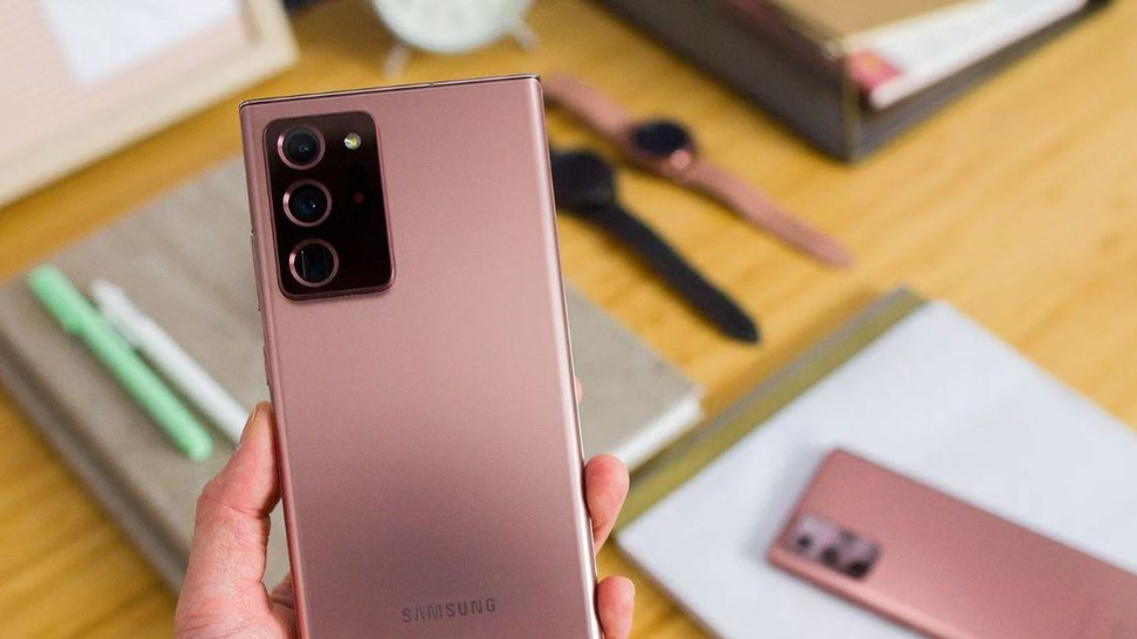 Samsung Galaxy F Serisi ile Yeni Telefonunu Tanıtıyor