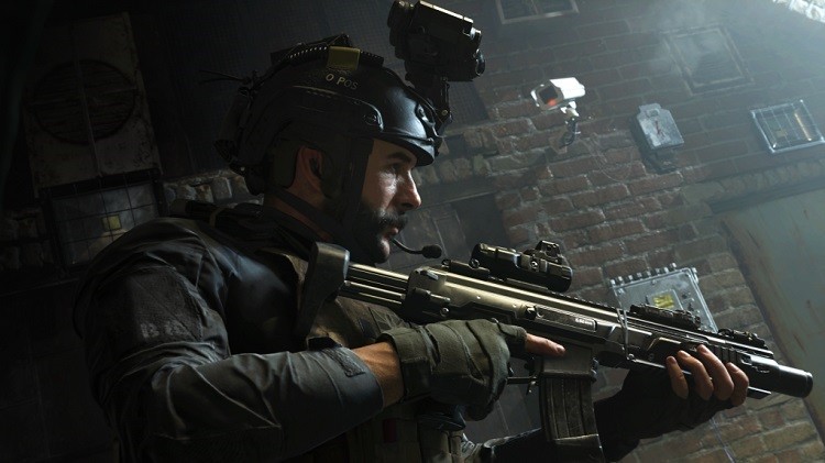 Call of Duty: Modern Warfare'de nişan alırken şarjör değiştirilebilecek