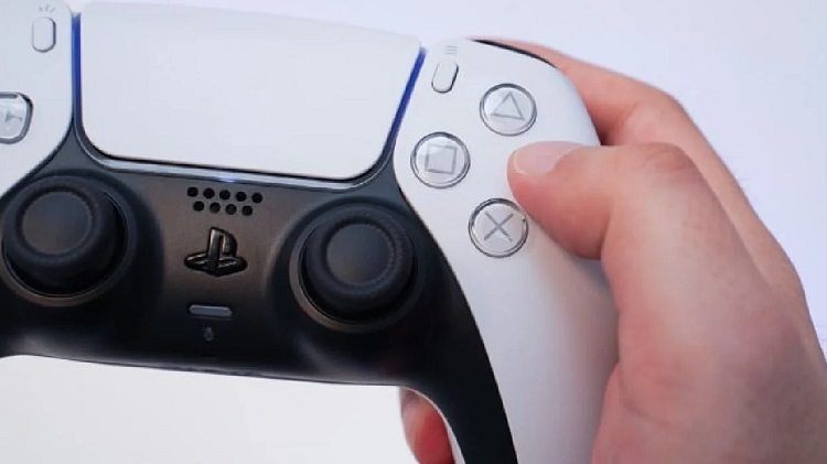 Sony, DualSense üzerindeki 40.000 PlayStation sembolünün tasarım sürecini anlattı