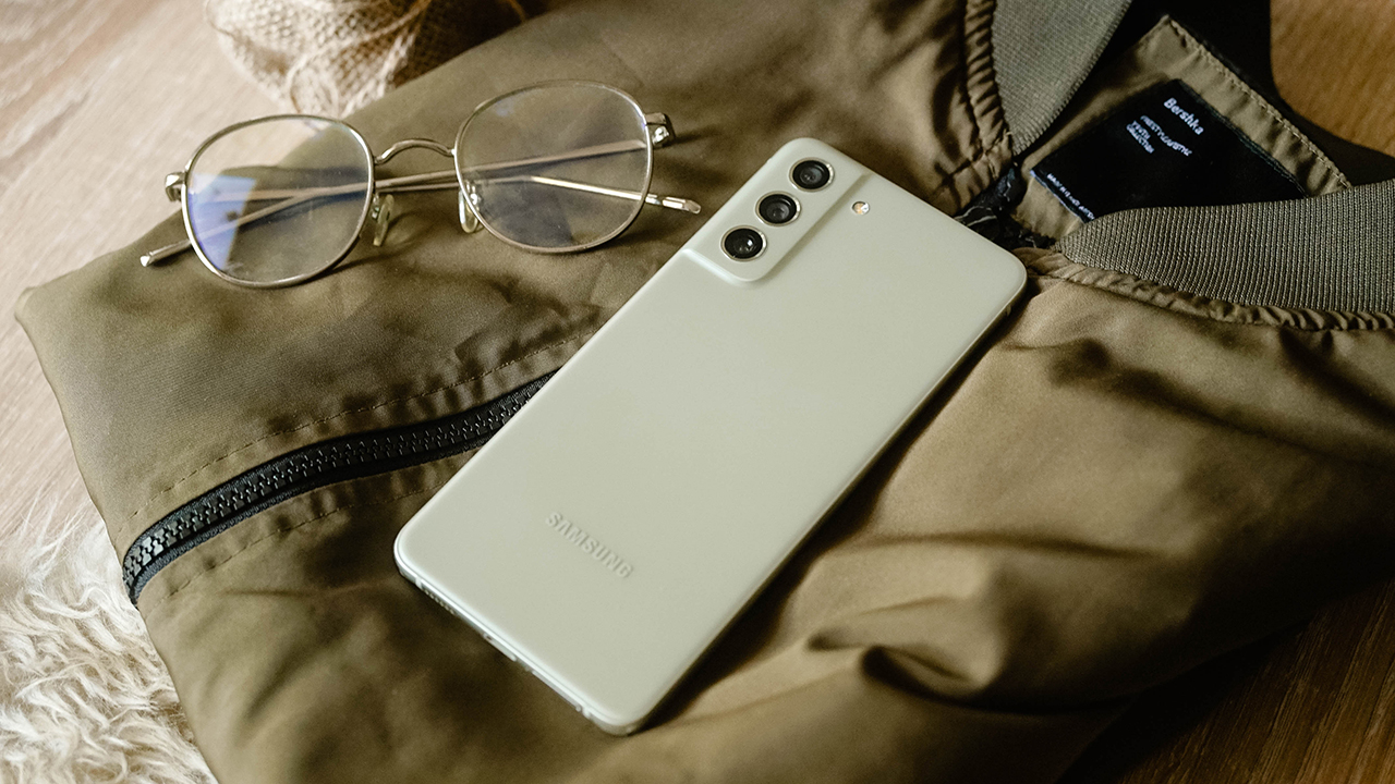 samsung-galaxy-s21-fe-agustos-2023-guvenlik-guncellemesi-aldi2.jpg